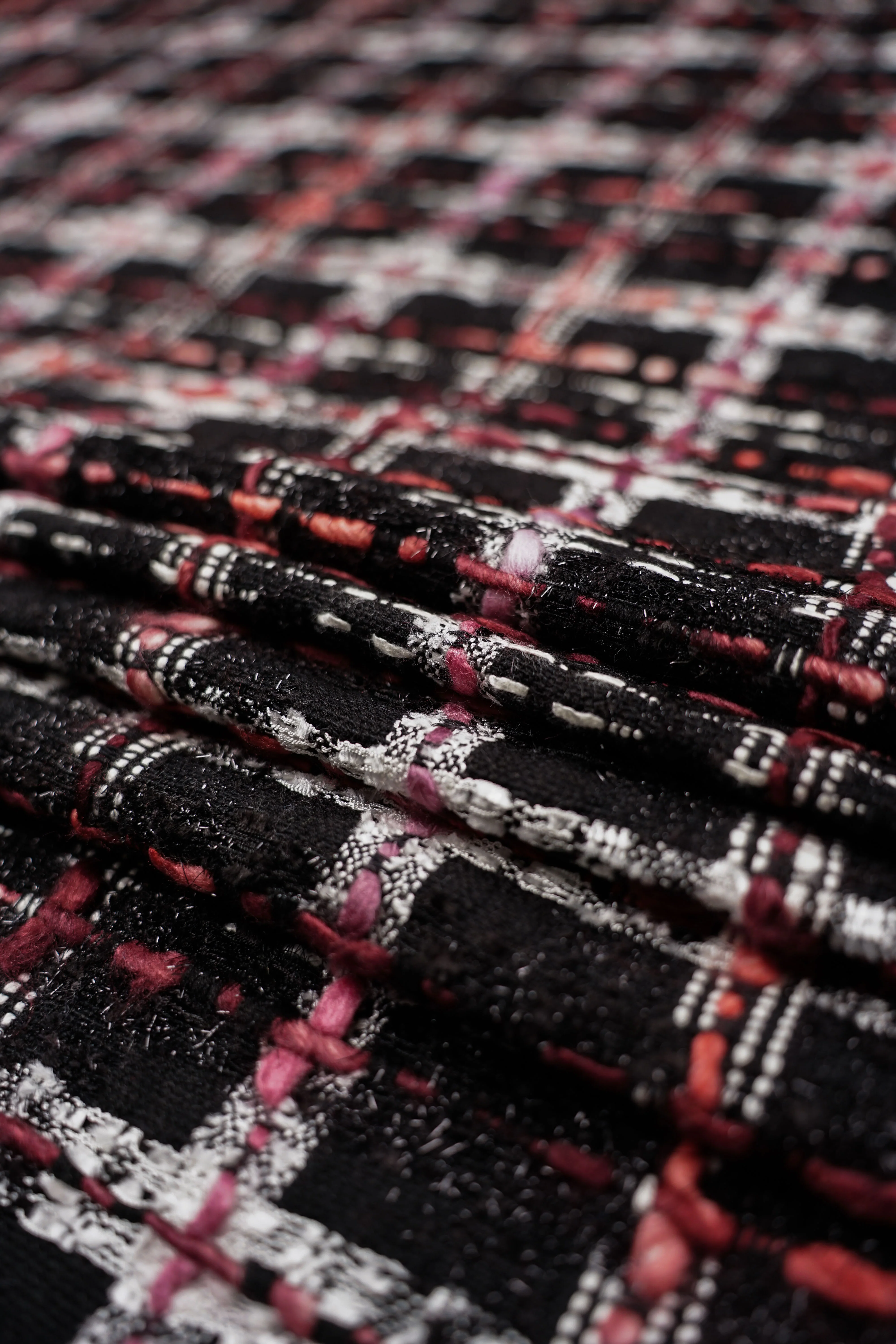 Italian Jacket fabric - "Chanel-Look" - Wool, Viscose, Lurex - Black, burgundy - fg.F - Image 2