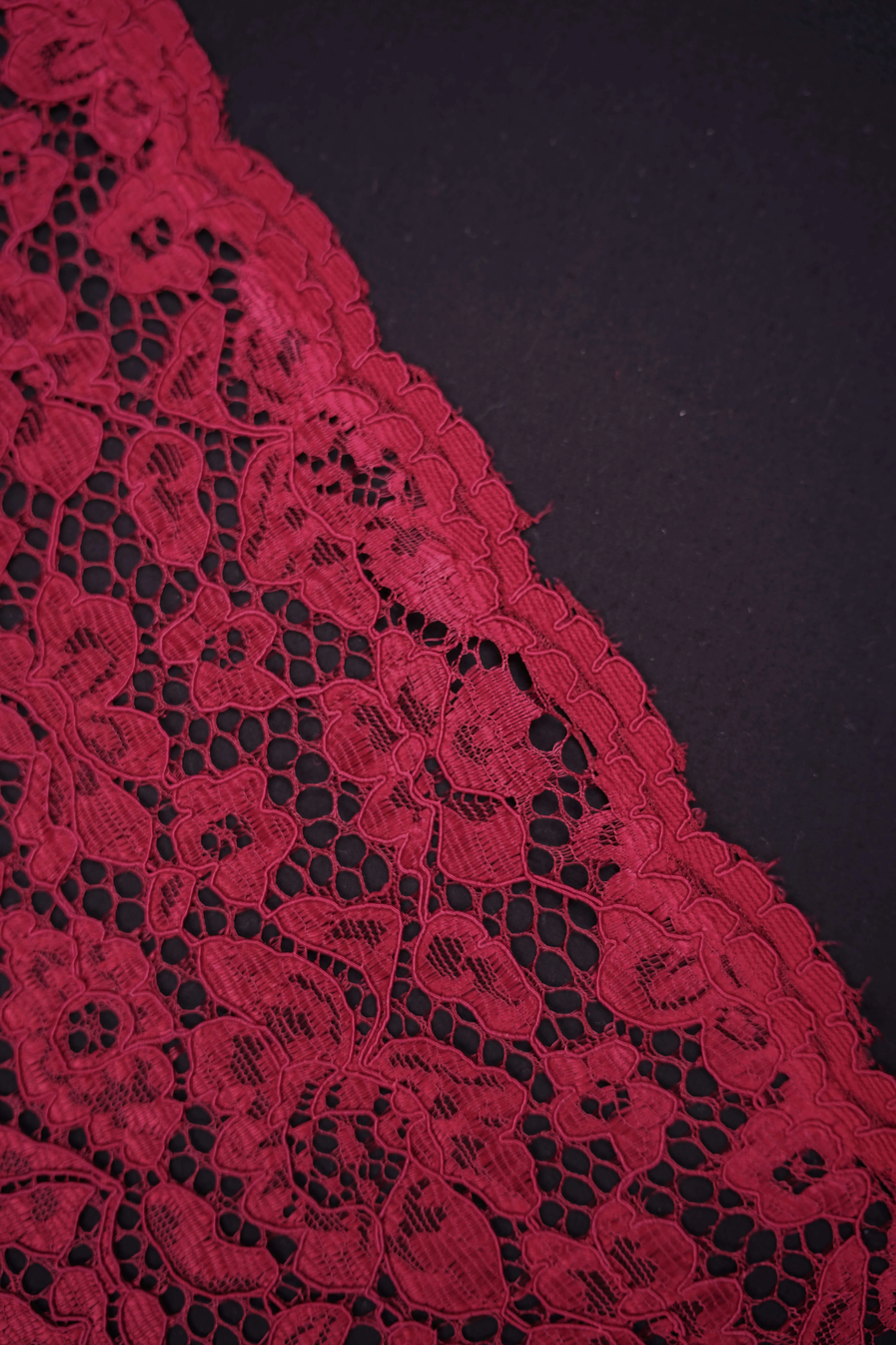 Lace - Heavy - Flowers - Cherry red - 010 - Image 5