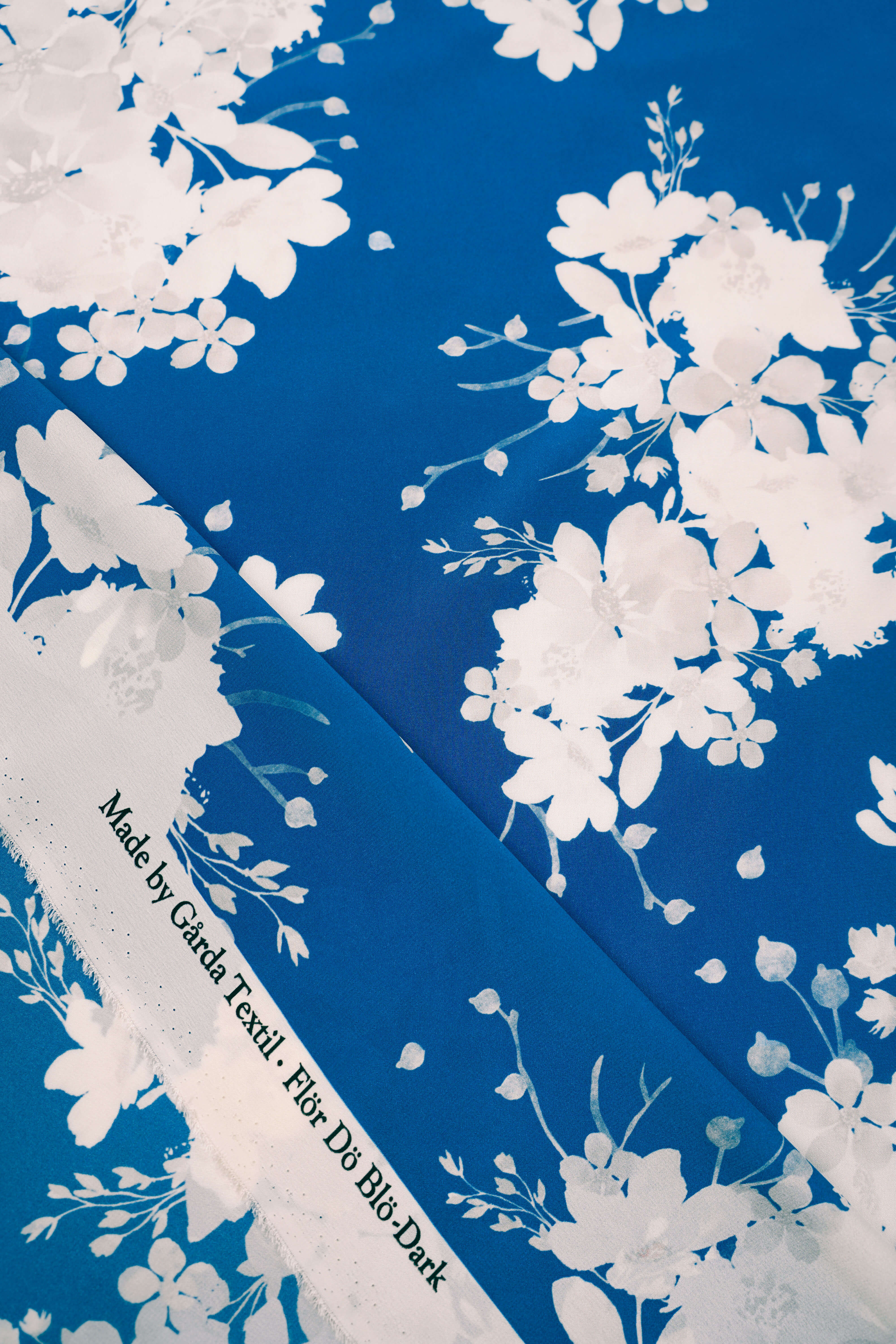 Made by GĂ„rda Textil - Silk - CrĂȘpe de Chine - For Die Blue Dark - Blue - Image 5