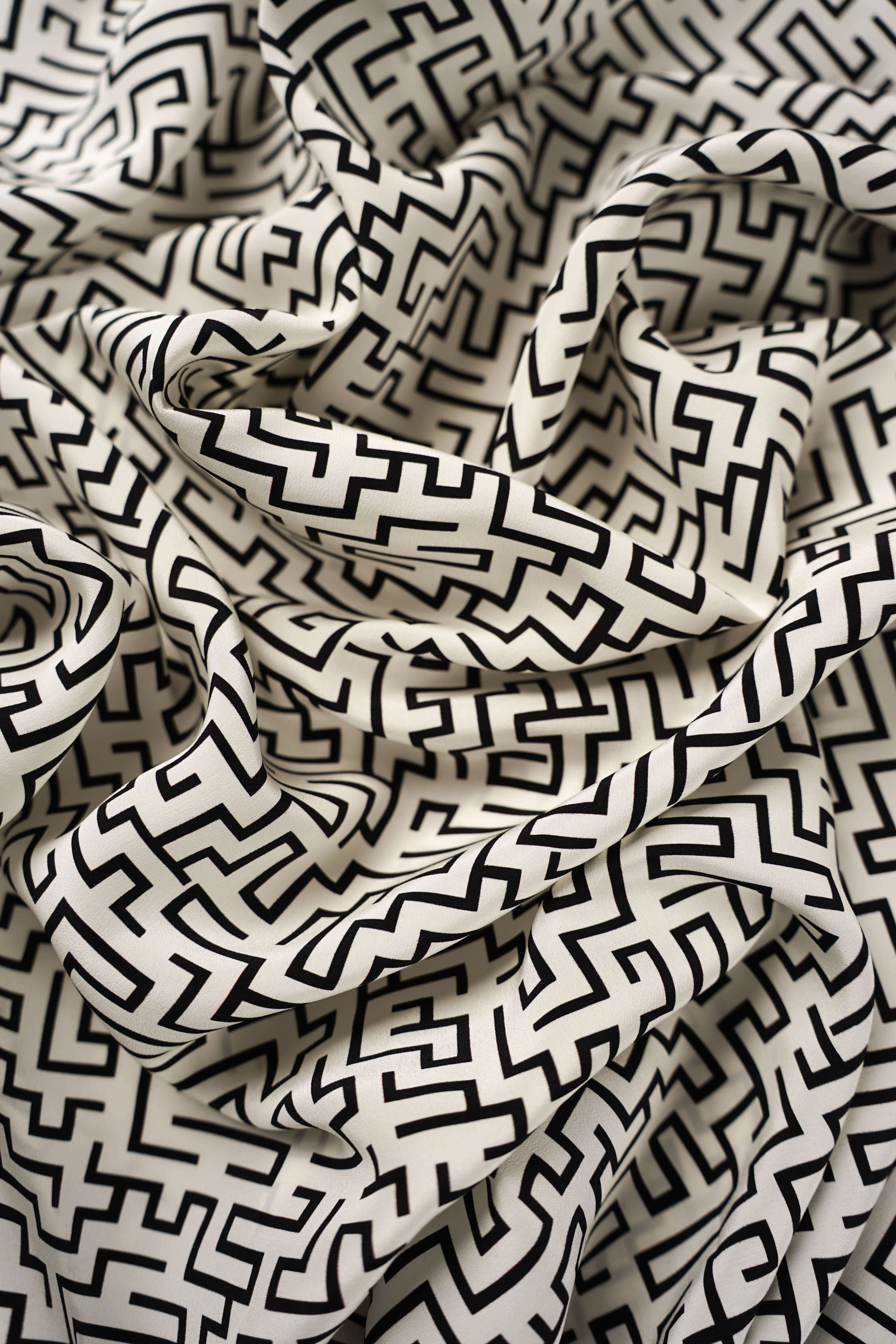 Made by GĂ„rda Textil - Silk - CrĂȘpe de Chine - Labyrinth - White/Black