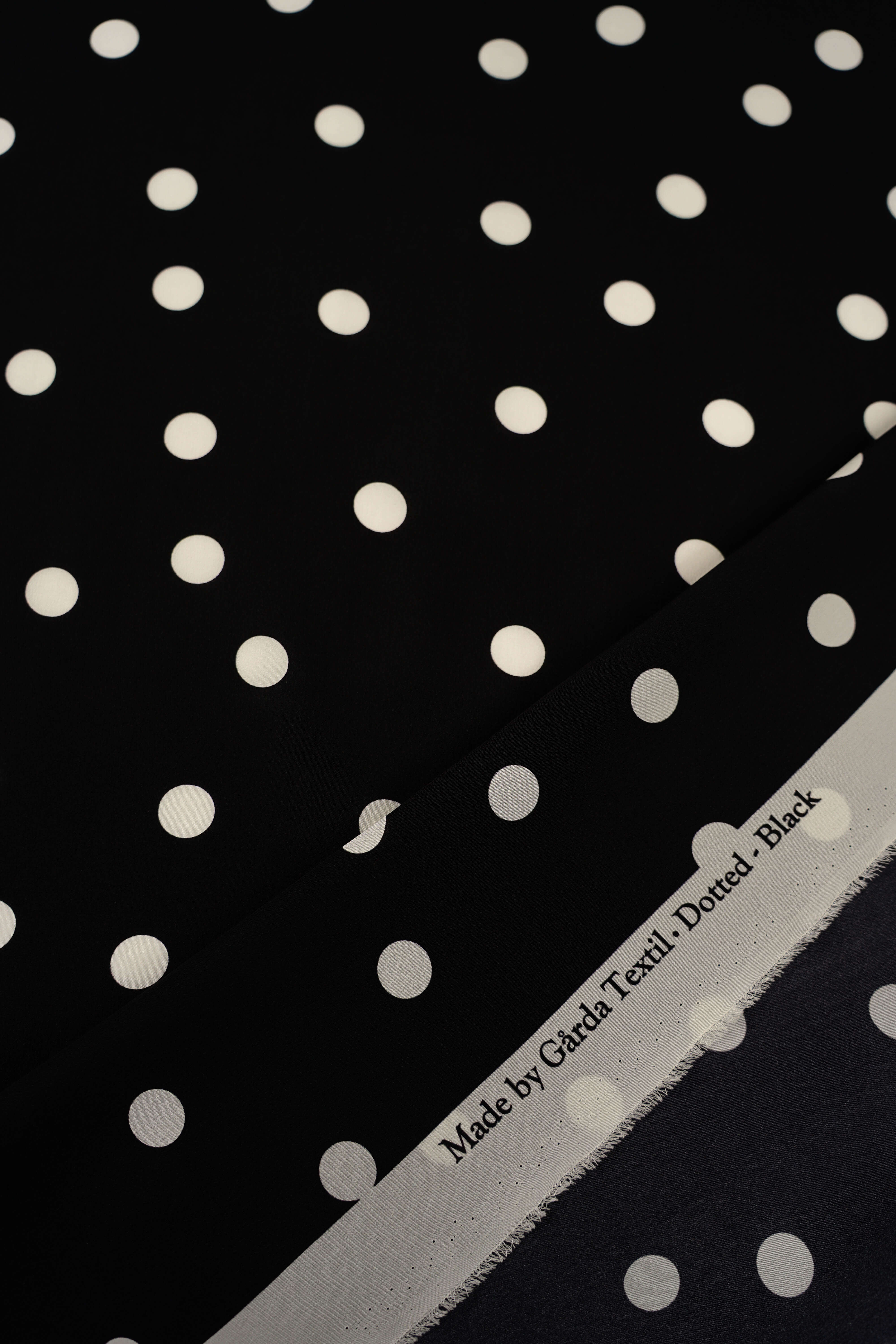 Made by GĂ„rda Textil - Silk - CrĂȘpe de Chine - Light - Dotted Black - Image 3