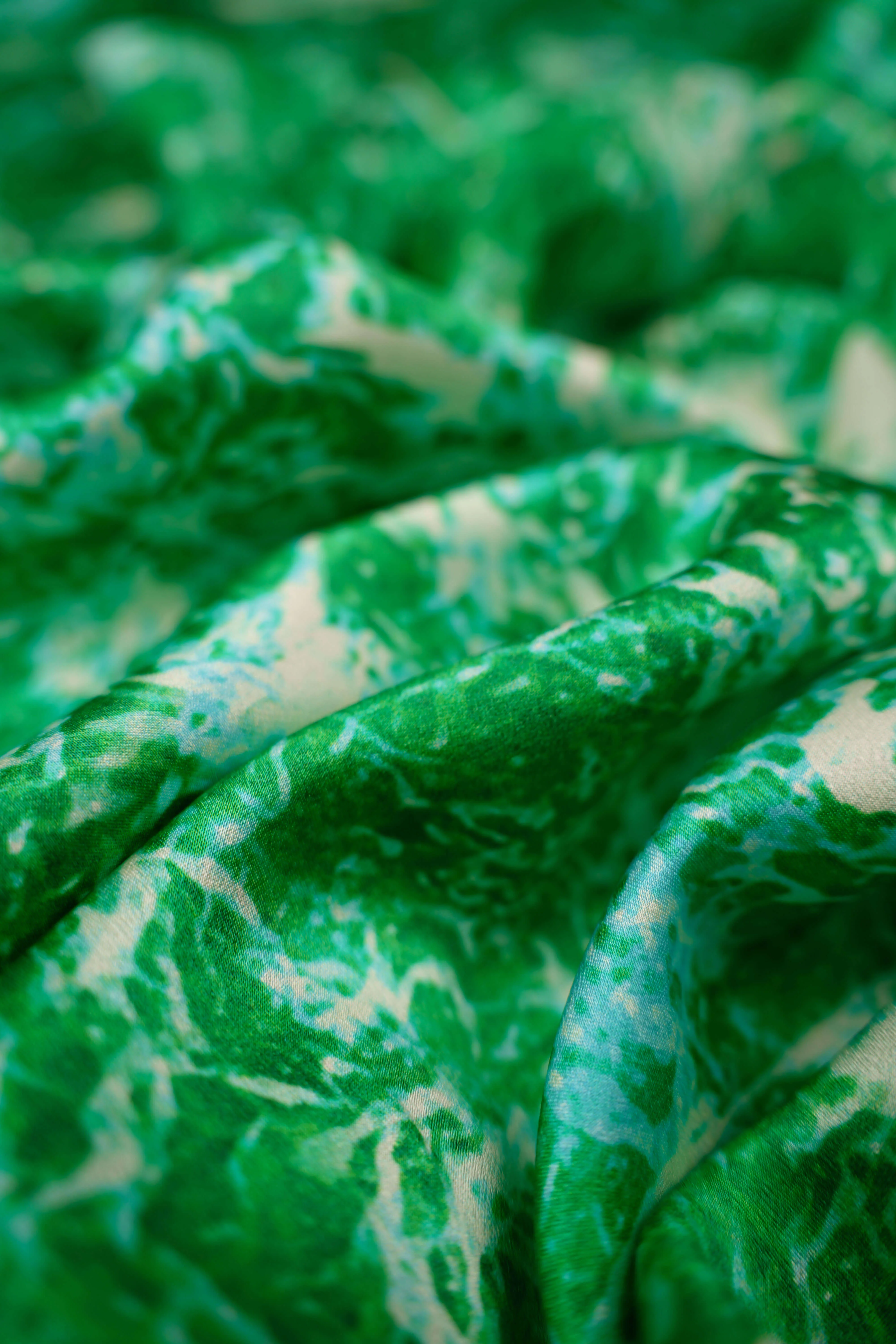Made by Gårda Textil - Silk - Crêpe Satin - Marble Ocean - Emerald - Image 4