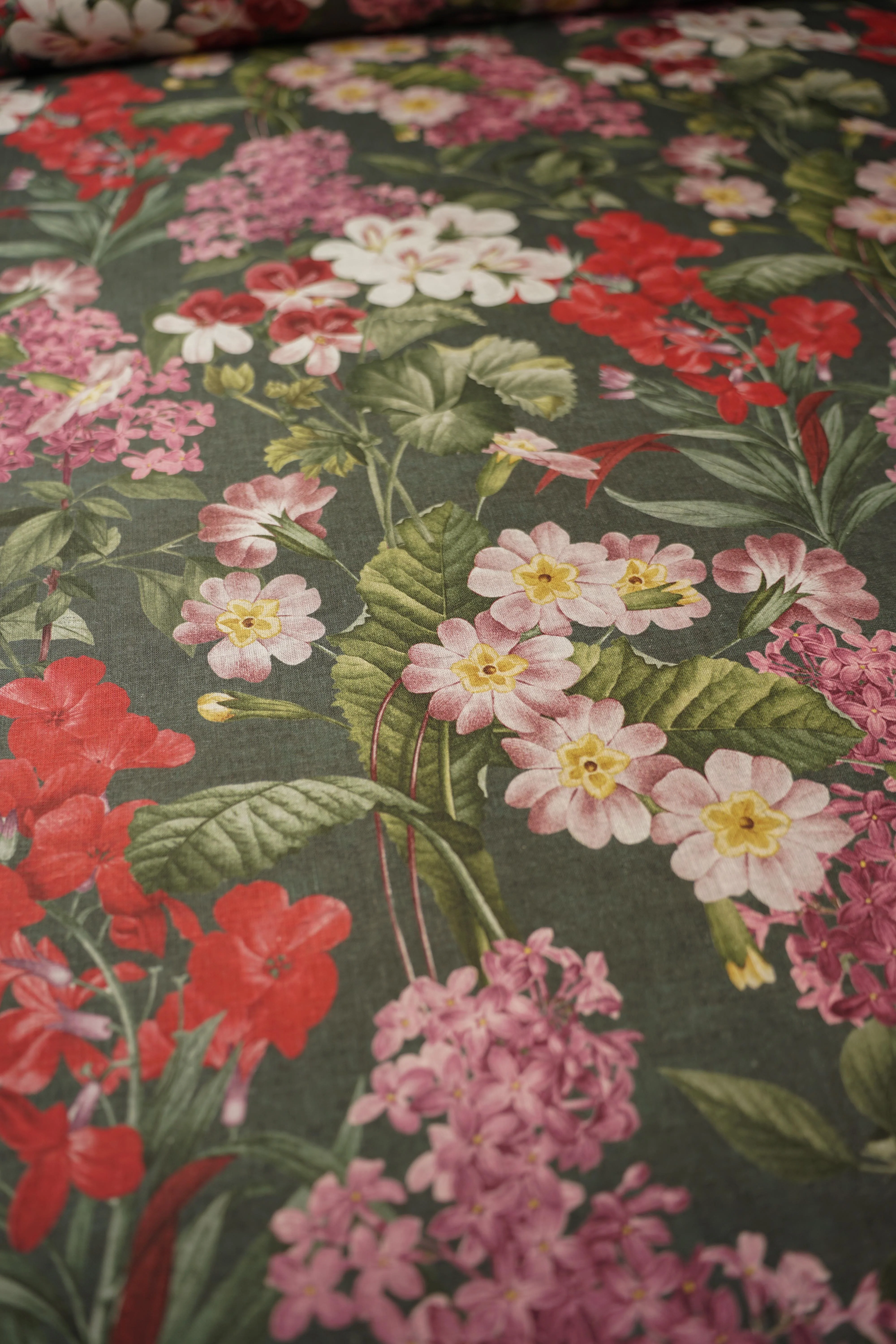 Pattern - Curtain fabric - Linen - Interior - 300 cm wide - Botanical sycamore - Green - Image 4