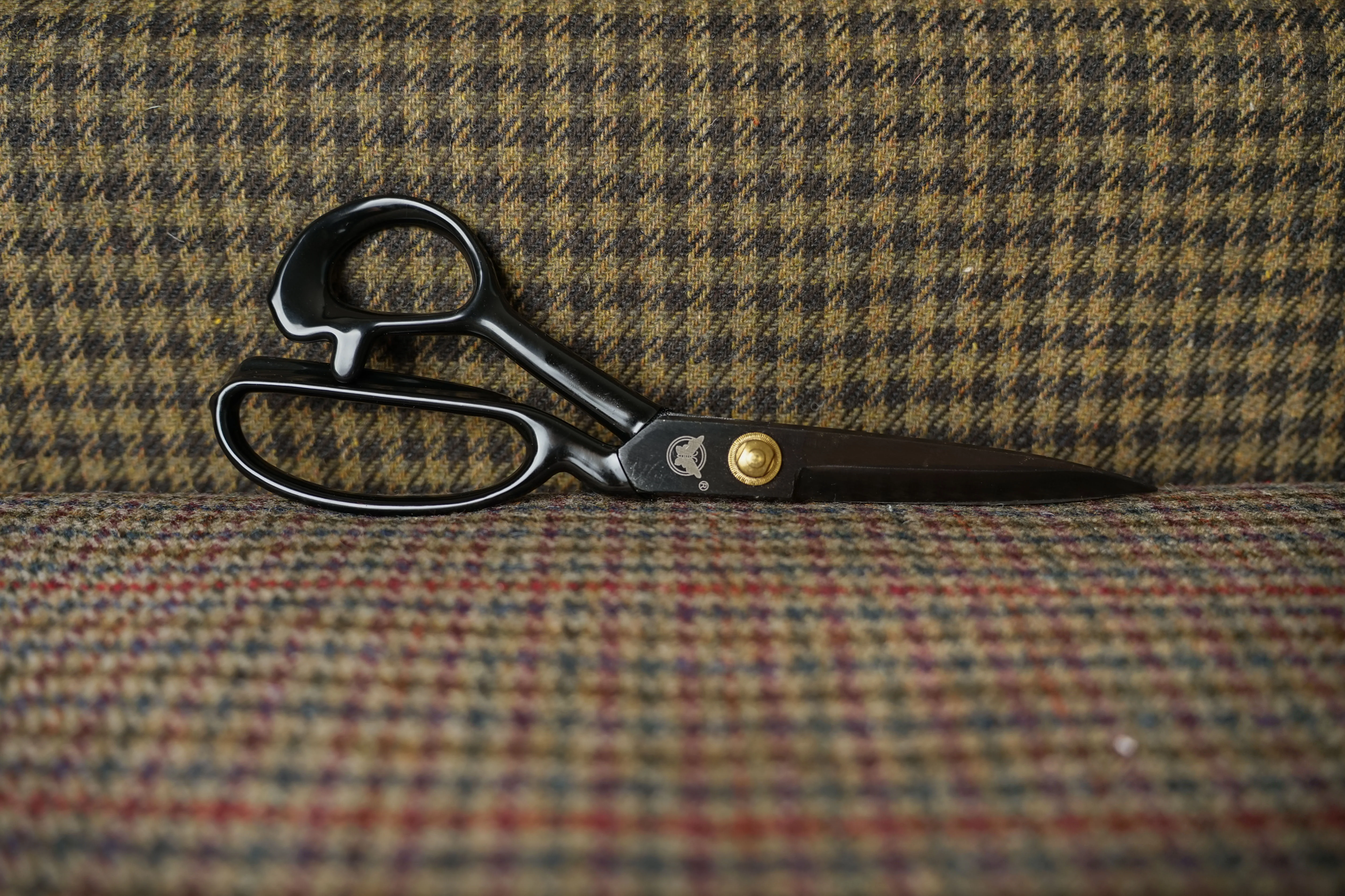 Tailor's Scissors - Butterfly - Steel - 9 inch - Right Hand Scissors - Image 4